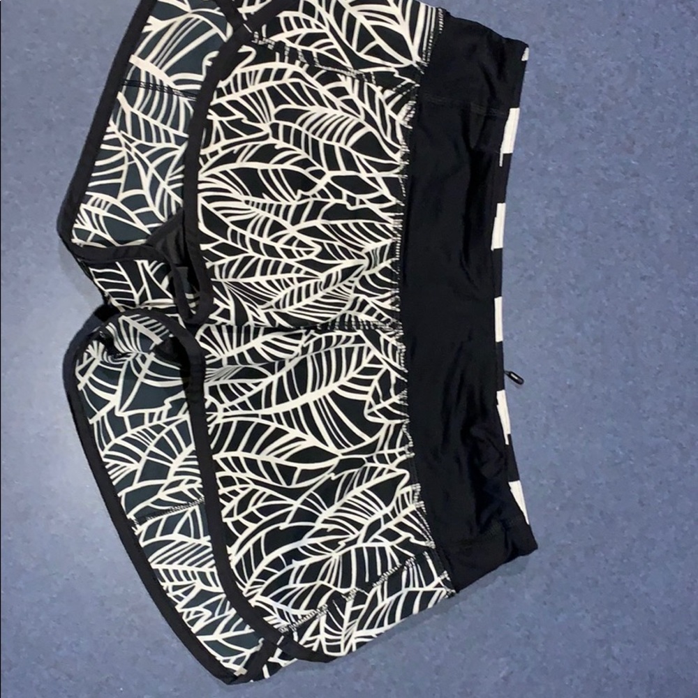 Size 4 lululemon speed shorts